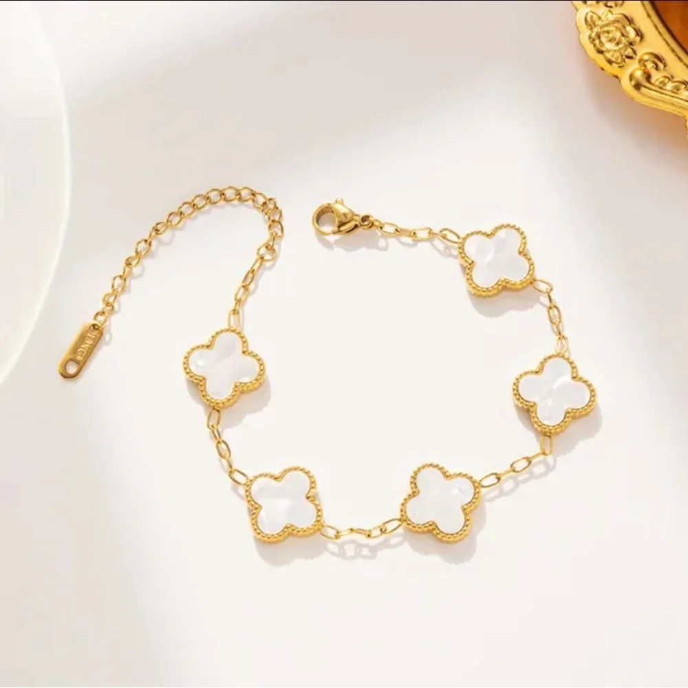 COPY - White clover bracelet - Picture 2 of 4